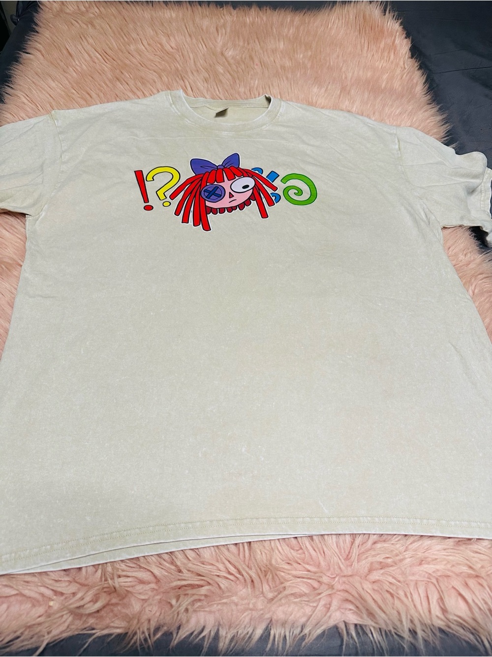 Cream Short-Sleeve Tee with Cartoon Graphic Ragatha The Amazing Digital Circus